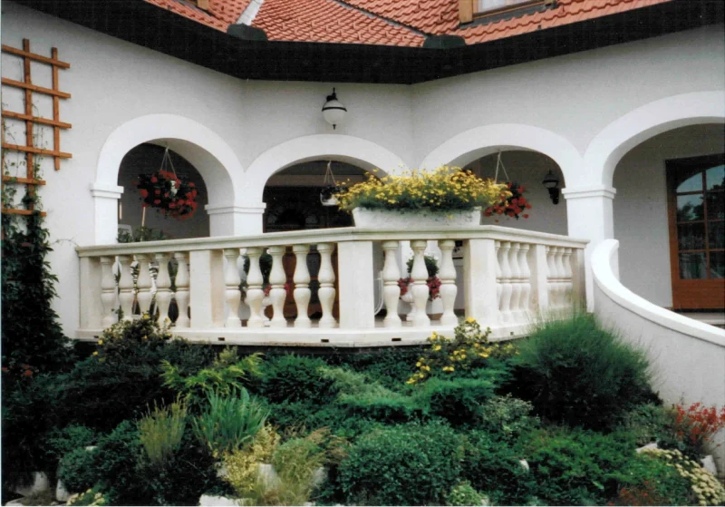 Balustraden aus Sandstein, gefertigt von Steinmetz Zuzzi in Niederösterreich.