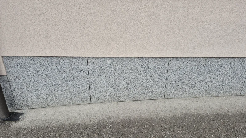 Fassadenverkleidung Naturstein Sockel