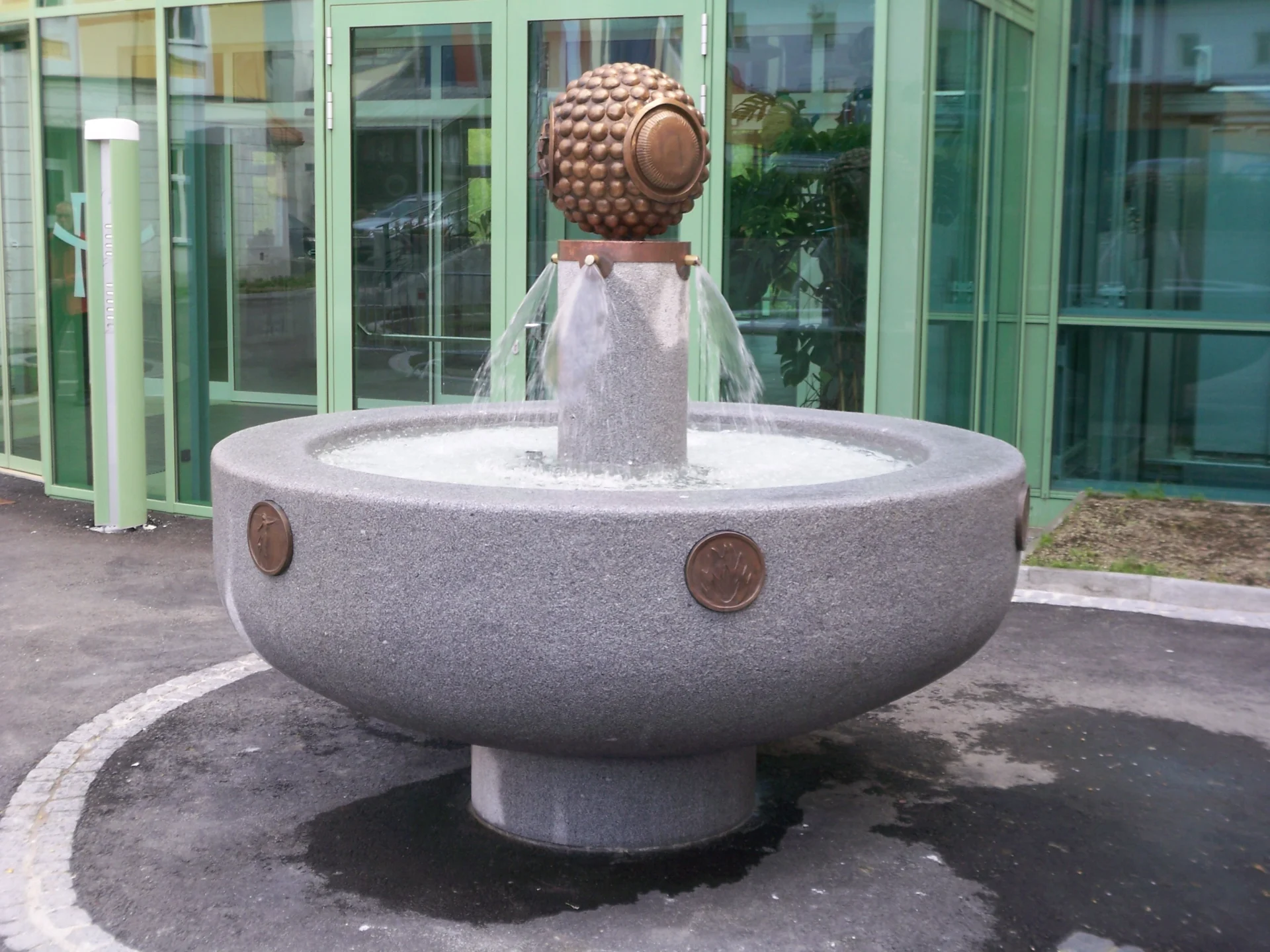 Naturstein Brunnen