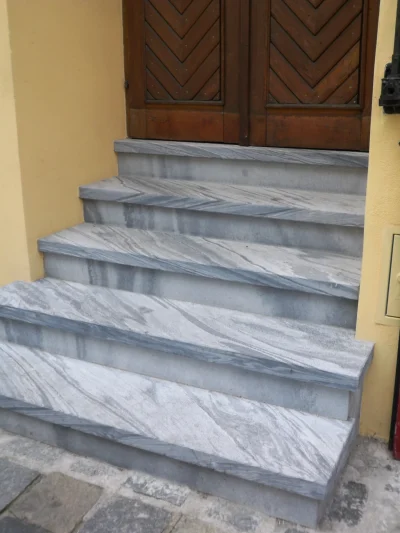 Wachauer Marmor 35 Naturstein-steinstufen-2 (wachauer mamor)