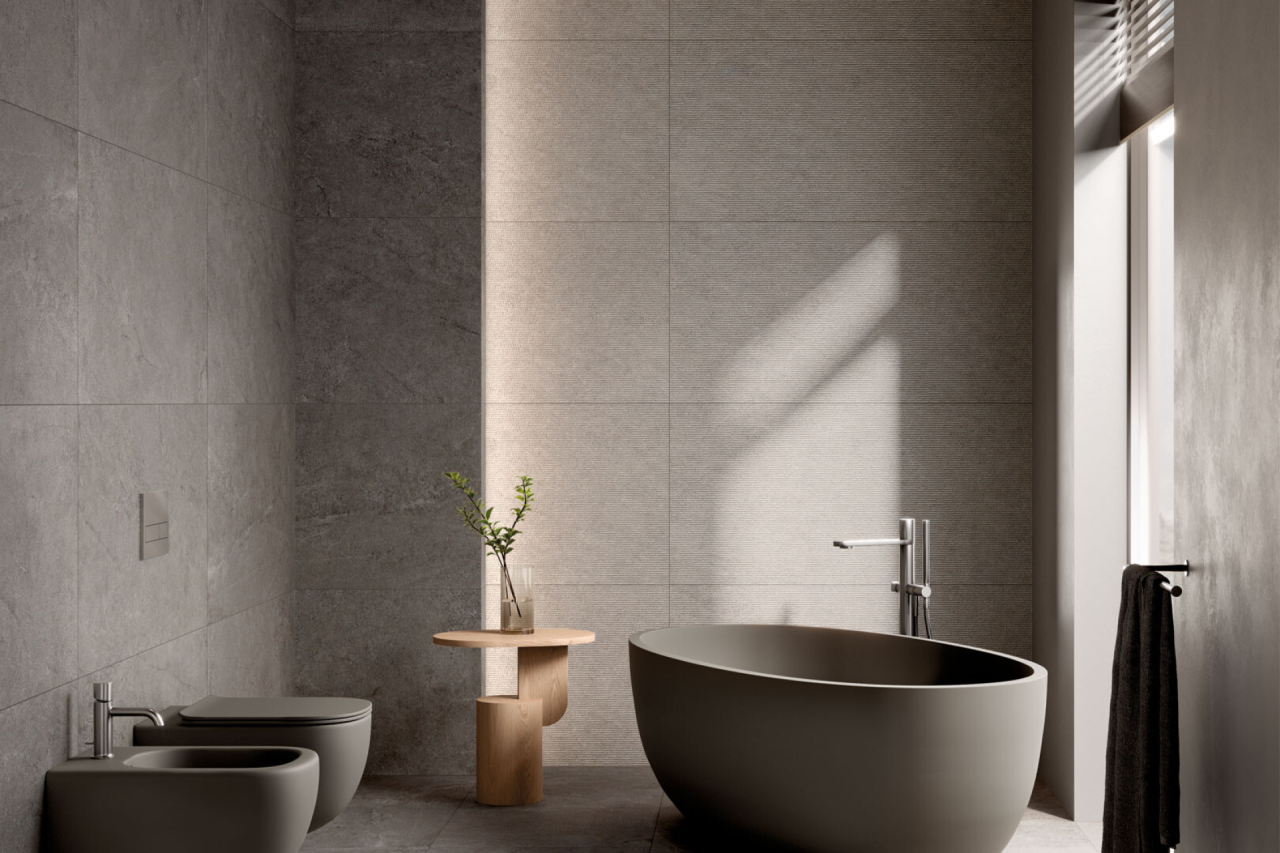Bdezimmer Fliesen modern, grau, fugenlos, freistehende Badewanne
