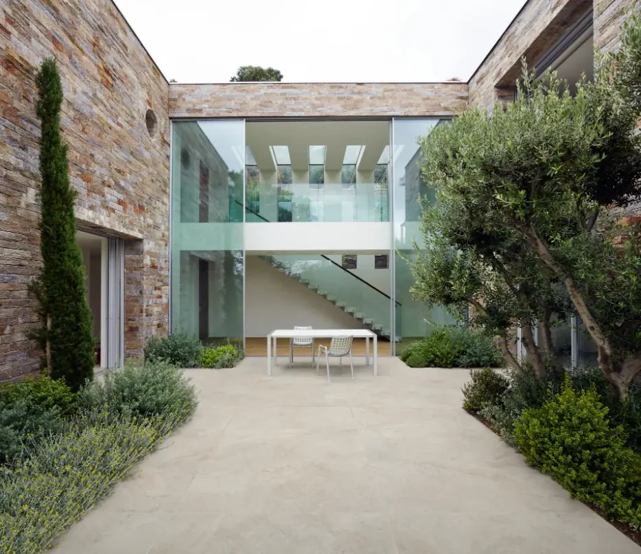 Fliesen & Fliesenleger 13 Terrassenfliesen Zuzzi, Terasse Modern, minimalistisch, großzügige terrasse in garten