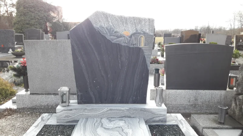 Wachauer Marmor 19 Ein individueller Grabstein aus echtem Wachauermarmor, gefertigt von unserem Steinmetz in Krems. Dieses Grabmal mit persönlichem Ornament und passendem Grabzubehör ist ein regionales Unikat.