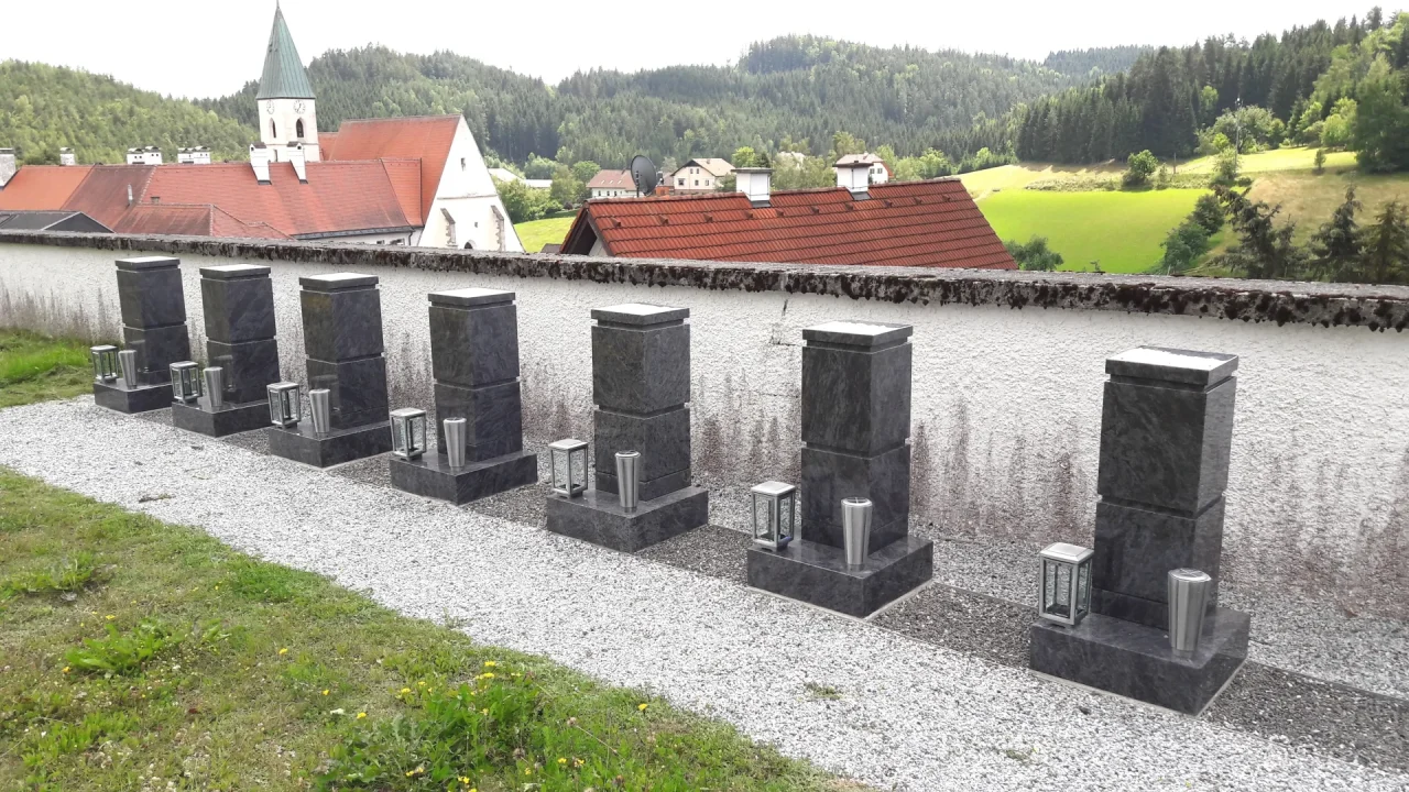 Urnenstelen