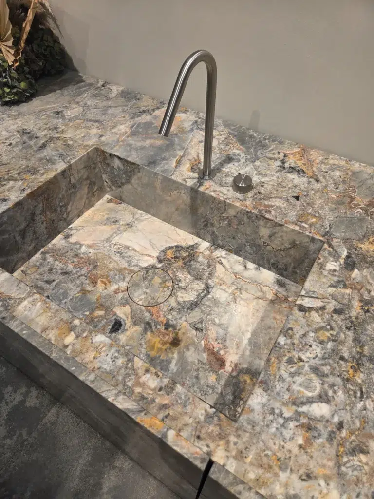 Partnerfirmen 79 Naturstein Küchenarbeitsplatte mit passendem Waschbecken
