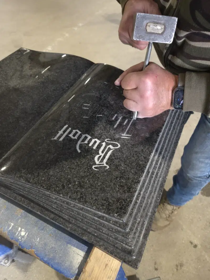 Startseite Zuzzi 47 Nachschrift individuell gestlaten, Steinmetz Krems, Steinemtz Zwettl, Steinmetz St. Pölten, Steinmetz Melk
